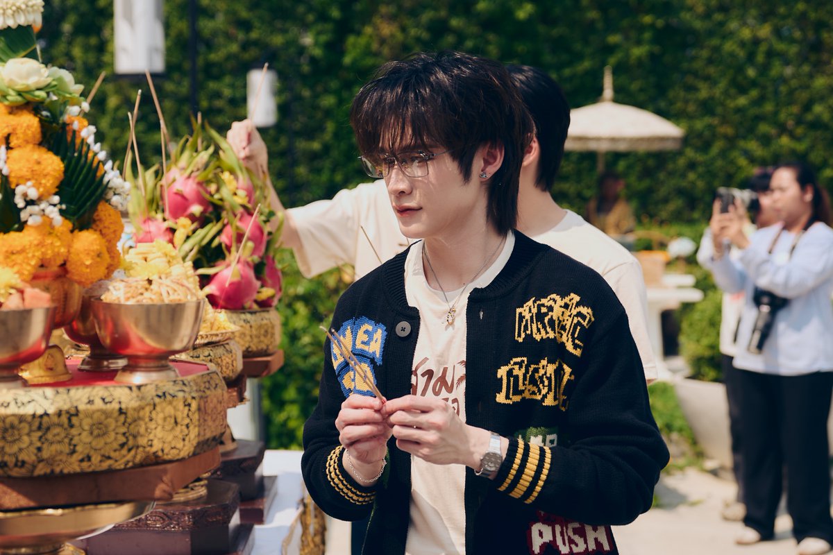 ภาพบรรยากาศงาน พิธีบวงสรวงที่สามของเธอ Your Third Series 🌅

ขอบคุณทุกคนที่ร่วมส่งกำลังใจให้เหล่านักแสดง และทีมงานกับพิธีบวงสรวงในวันนี้นะครับบ ~  🥺🙏🏻

ฝากทุก ๆ คนรอติดตามซีรีส์ “ที่สามของเธอ Your Third Series” กันเยอะ ๆ นะครับ ✨

Your Third Worship
#บวงสรวงที่สามของเธอ