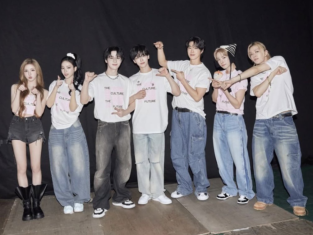 So this is You &amp; Me team

You (유) Team:
Yuha, Yu Jimin, U-Know, Yushi, Yuta

Me (나, 쿤) Team:
Na Jaemin, Kun

That’s why they’re pointing at Jaemin and Kun lmao😭