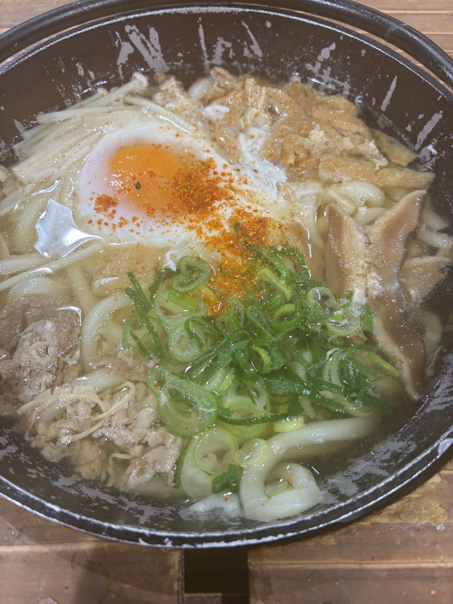 鍋焼きうどん食う