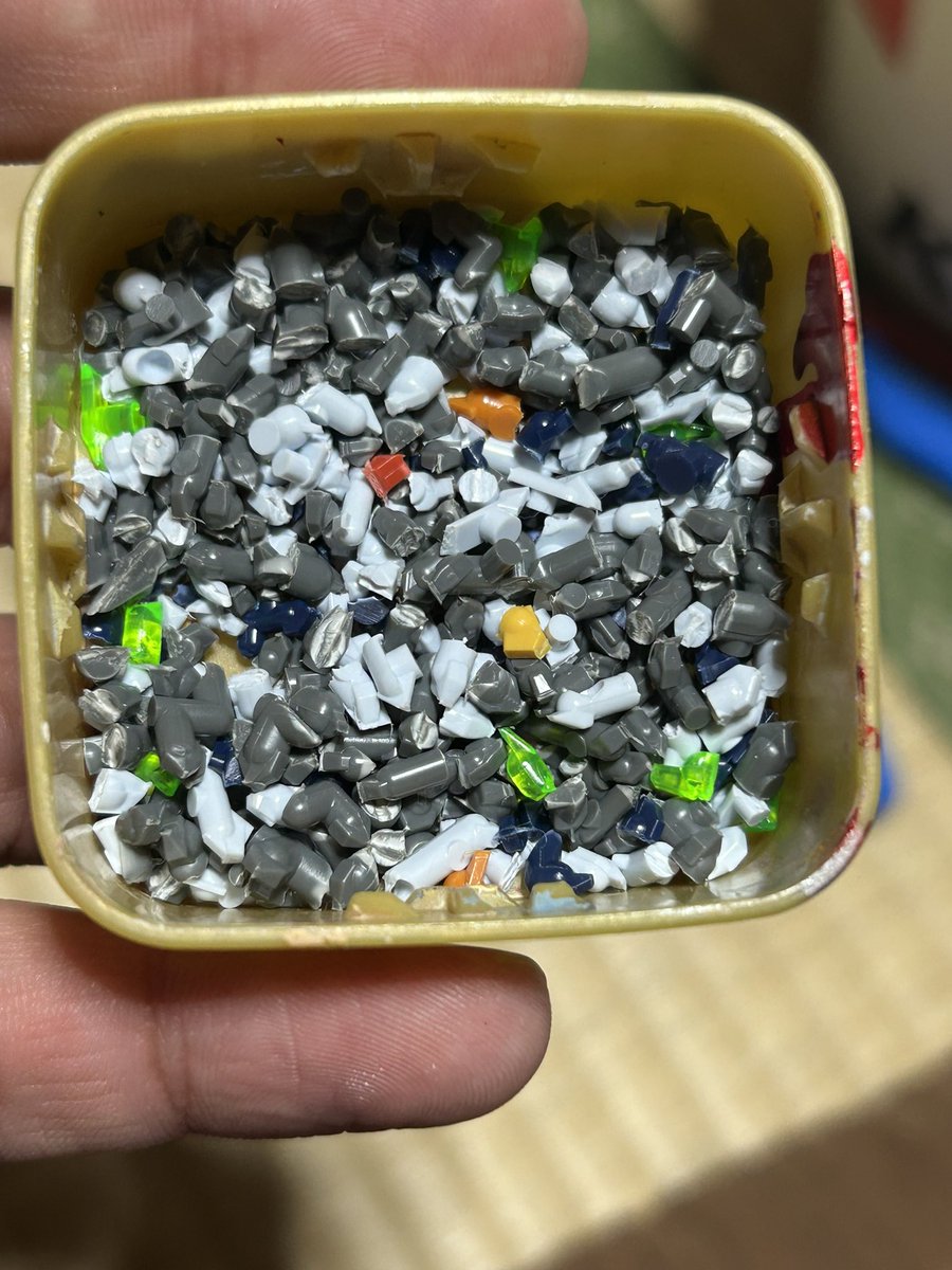 カラー的にHGクスィかなーっとなんとなく…