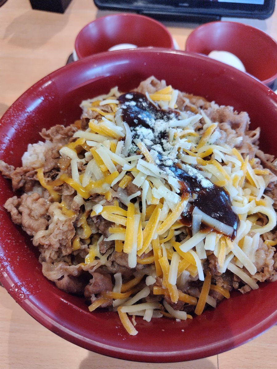 kuronu_px's tweet photo. 昼飯ですき家来たんだけど

デミグラスソース食ったべ？w https://t.co/qVQrOxT3dN