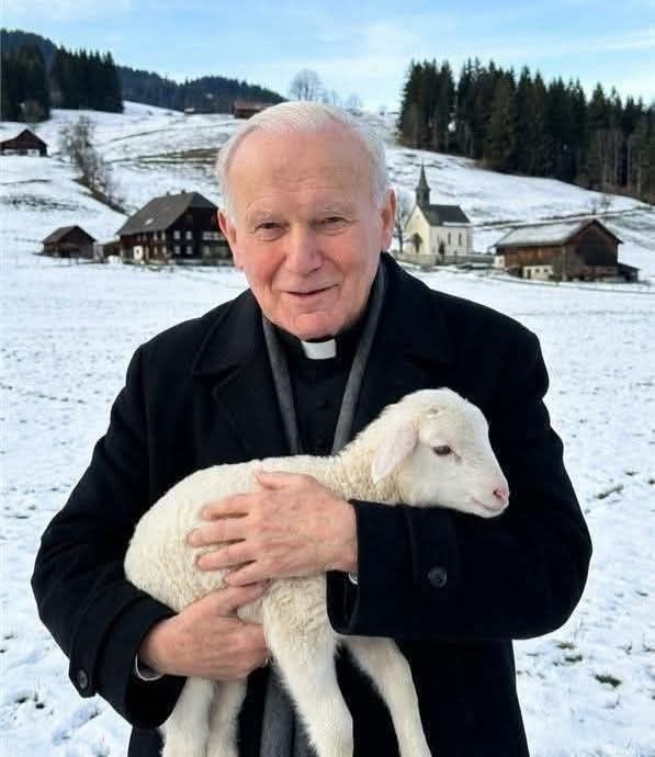 RosaryQuotes123's tweet image. "Never, ever give up on hope, never doubt, never tire, and never become discouraged. Be not afraid"
Pope St. John Paul II