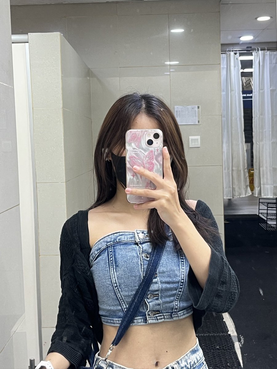 yondamampu's tweet image. Cewek yg size tetenya gede itu even pake pakaian tertutup jg ya bakal tetap keliatan sexy sedangkan yg tetenya kecil macem gue ini pake baju yg terbuka atau ngetat pun keliatan b aja 🥰