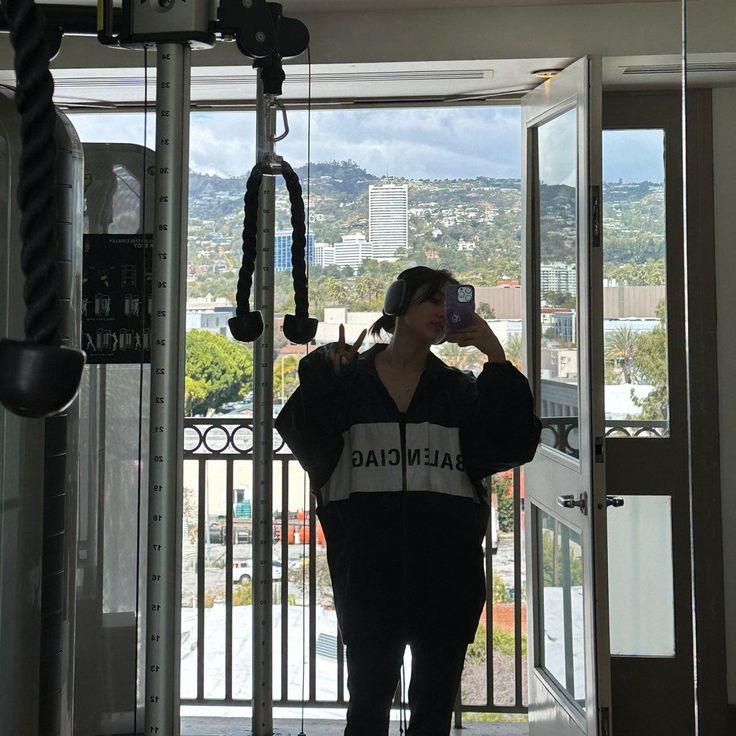 Naomi Ainsley tweet media