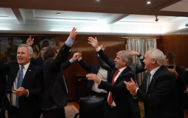 spinelliandy's tweet image. ARGENTINA: LOS CLAROSCUROS DE LA MANIPULACIÓN de las narrativas.

7 de febrero de 2026

Entre el 10 y el 12 de febrero pasan tres cosas que explican el modelo entero. El martes sale el IPC medido con una canasta de 2004 porque Milei frenó la actualización. El miércoles el Senado