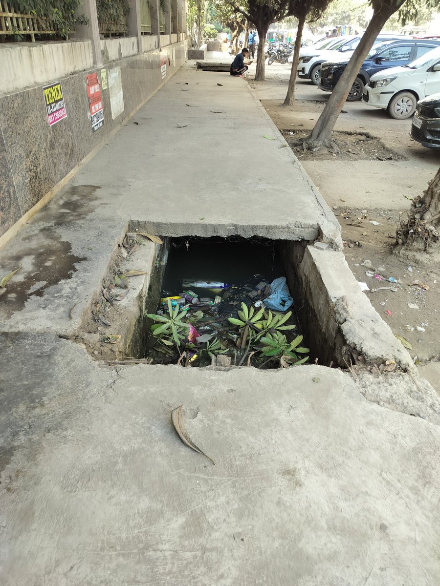 <a href="/noida_authority/">NOIDA Authority</a> <a href="/dmgbnagar/">DM NOIDA Gautam Buddha Nagar</a> किसी दुर्घटना के होने का इंतज़ार करते ये नाले के खुले गड्ढे। कृपया इनको भरवाने की कृपा करें।।

स्थान: सिविटेक संप्रति सेक्टर 77
<a href="/NoidaUpdatesX/">Noida_Updates</a>

#CivitechSampriti
#Noida