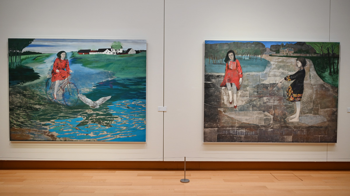 【#北條正庸展 展示室紹介🔍】
3つの会場から構成される本展、会場1では大学在学時から近年までの創作活動の変遷を包括的に紹介します。第1章は空と海を思わせる青が瑞々しい初期の作品たち、また少女らが遊ぶ姿を描く「アンリエットの回想」と名付けられた一連の作品が印象的です。

#宇都宮美術館