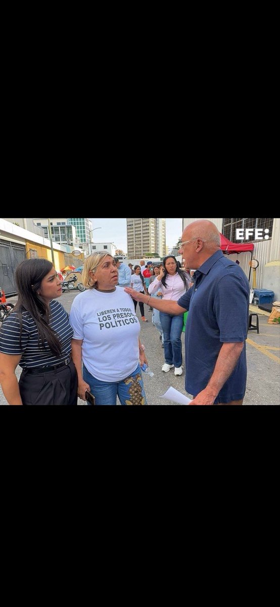 Qué pena ajena con este señor <a href="/jorgerpsuv/">Jorge Rodríguez</a>. Monta un show, una burla con una activista política de su partido, llamada Maria Malave,  para aparentar una sensibilidad, que evidentemente no tiene,  por los presos políticos. Este evento en Zona 7 revela, una vez, la bajeza y la