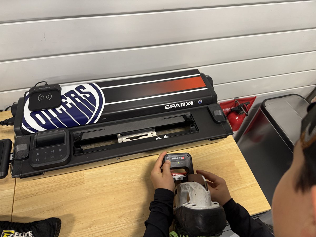 so simple to use - the 9yr old sharpening his own skates and checking the edges!
<a href="/sparxhockey/">Sparx Hockey</a>
#SparxHockeyAmbassador