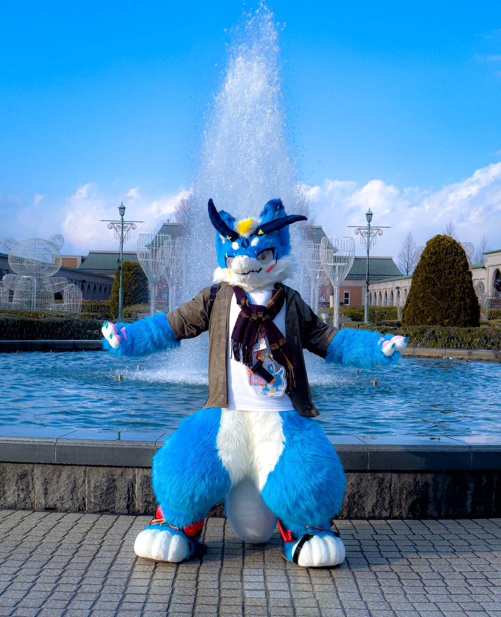 水の力を思い知れ！アクエリアス・スフィア！　スプレッドブルー！

なんちゃって〜〜〜！！！

#キミもモフってビシャビシャオ
#けものステイ2026