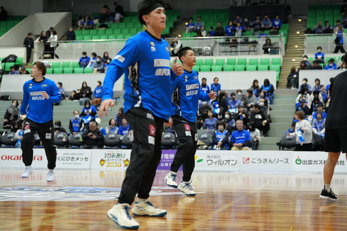 susanoo_m's tweet photo. 尽誠学園の先輩・後輩コンビ✨
#上田隼輔 #金山颯
おそろいのバッシュ👟

金山選手、先輩の上田選手に
「一緒ですけどいいですか？」って
ちゃんと一言声かけしてたみたいです🌟

#島根スサノオマジック https://t.co/L3CjX7Pkze