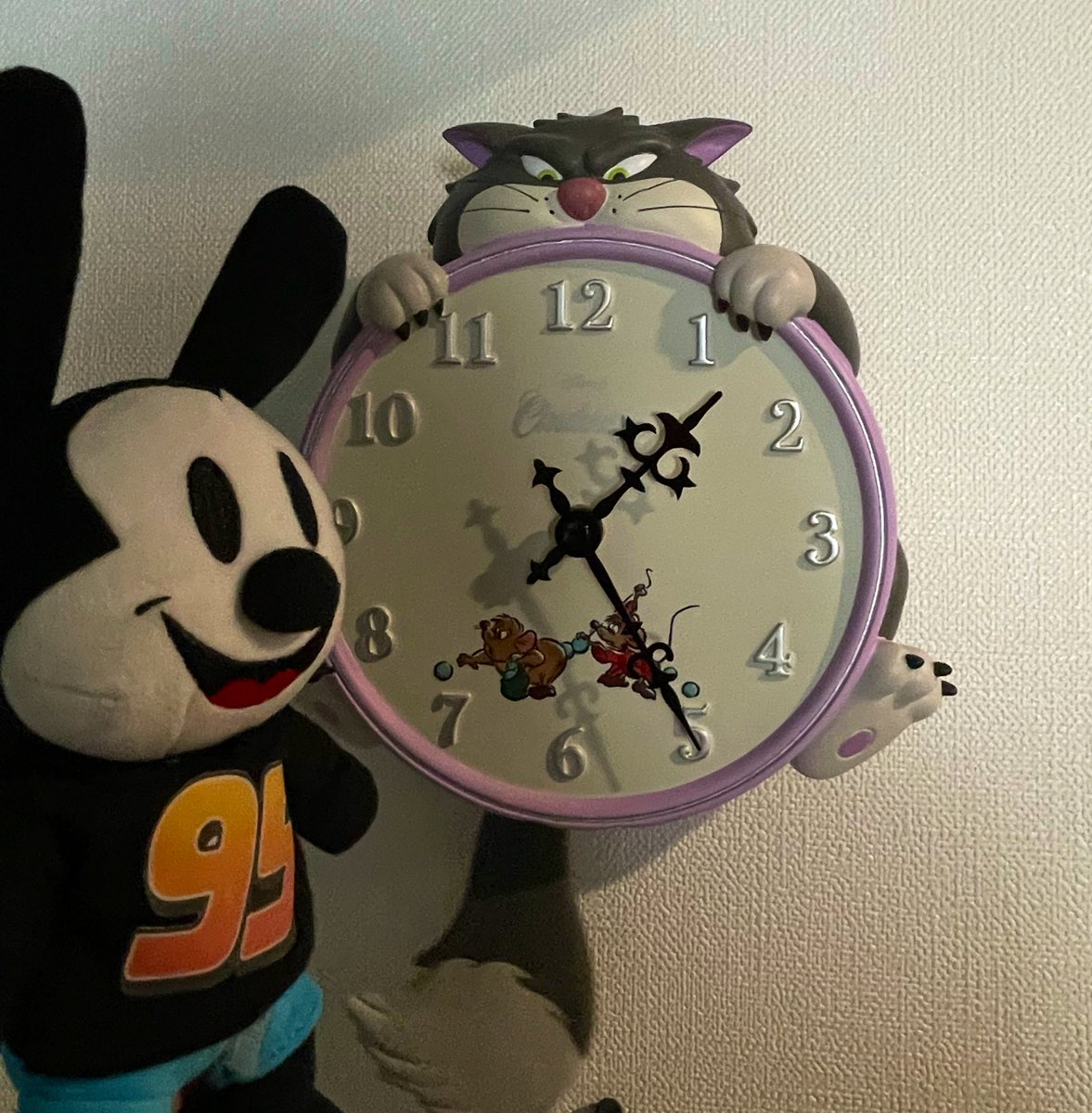 ルシファーの時計、母がゲットしてきました。可愛い😍 #ディズニー