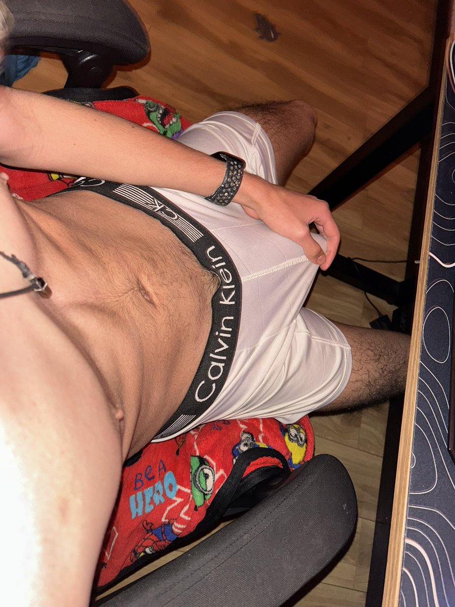 hungfuzz's tweet photo. Wanna play? 🌊

#Hung #Men #OnlyFans #Hairy #College #Dick #Horny #Bro https://t.co/LhcdqW6dHx