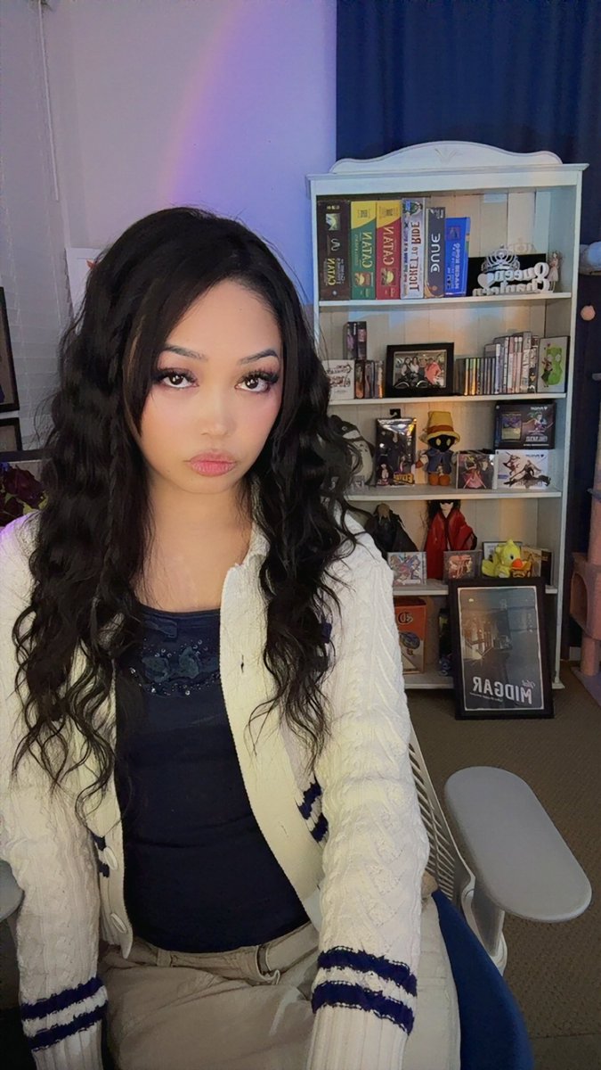 I’m playing one of my fav RE games tonight? Resident Evil: Code Veronica!  I love this game so much and haven’t played it in over a decade.  I can’t wait to revisit this classic!
💖🥰💖.  We are LIVE!

twitch.tv/queenchanleen