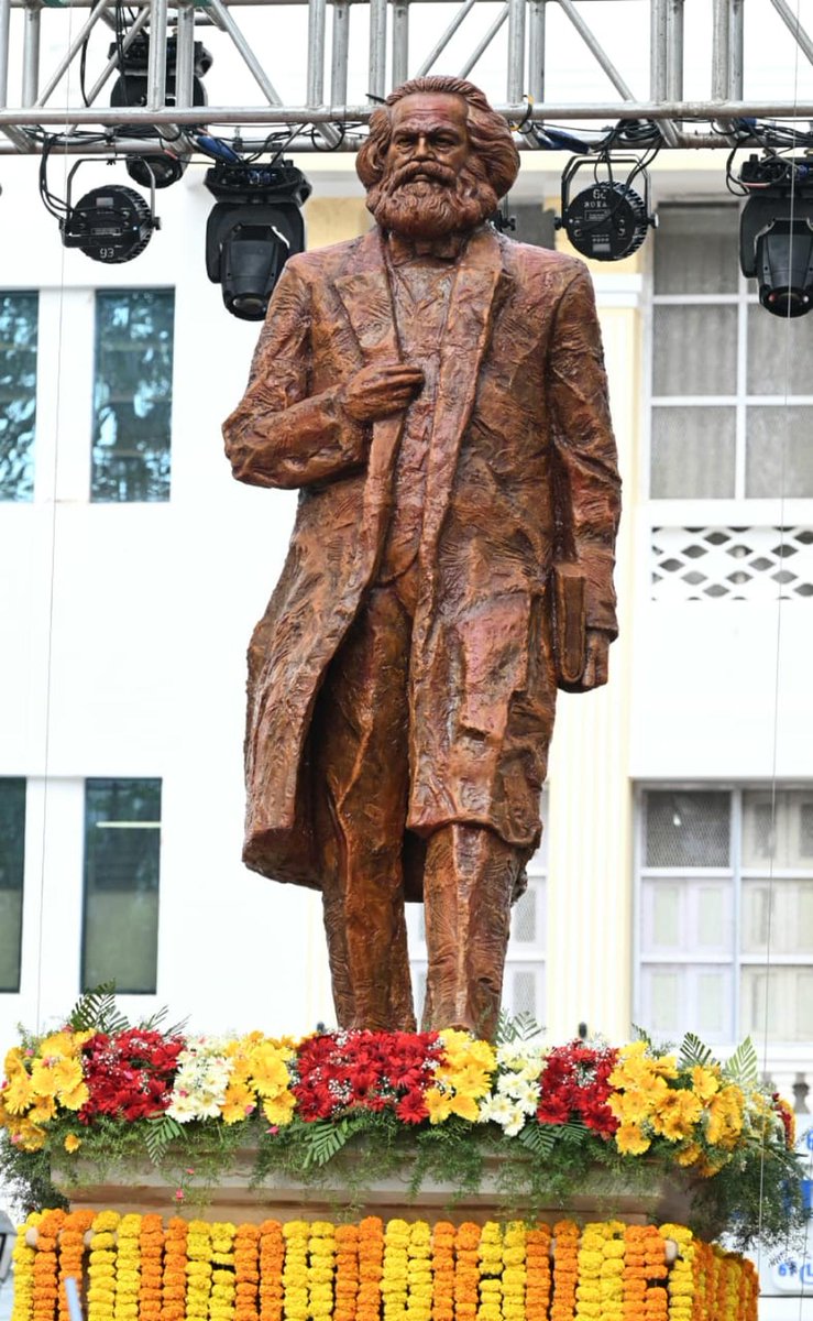 அன்பு தமிழிசை அவர்களுக்கு,

மார்க்ஸுக்கும் தமிழ்நாட்டிற்கும் என்ன சம்பந்தம், ஏன் மார்க்ஸுக்கு இங்கு சிலை என உங்களின் அழுக்கு மூளையிலிருந்து கேட்டிருக்கிறீர்கள்.

பாஜகவின் மூதாதையான ஜனசங்கத்துக்கும் மூதாதையான ஆர்எஸ்எஸ் உருவான 1925-க்கும் முன்பே தமிழ்மண்ணில் 1918ம் ஆண்டில்