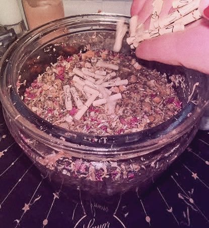 ╱ 𝗆𝗂𝗄𝖺𝖾𝗅𝖺 𝗋𝖾𝗂𝖽. tweet media