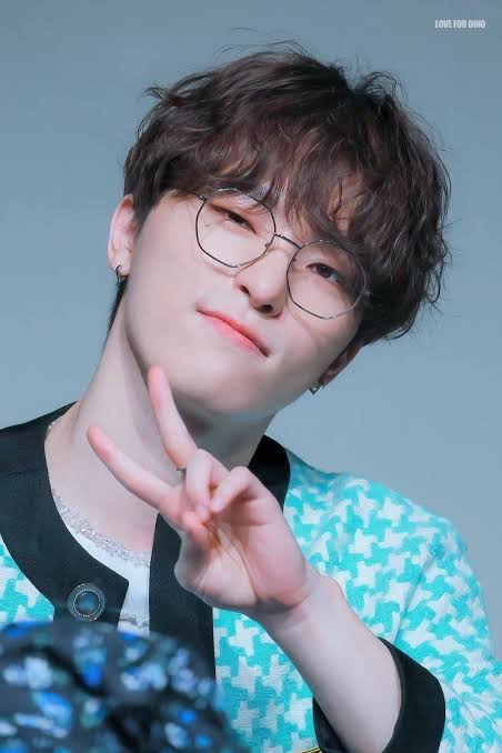 flamingdongsaen's tweet photo. 🚨 SHOCK: SEVENTEEN’s Dino claims he had no idea his group leader, Scoups, is bisexual 🏳️‍🌈

"I thought they were korean like me," says the singer. https://t.co/ssBBG0CpNo