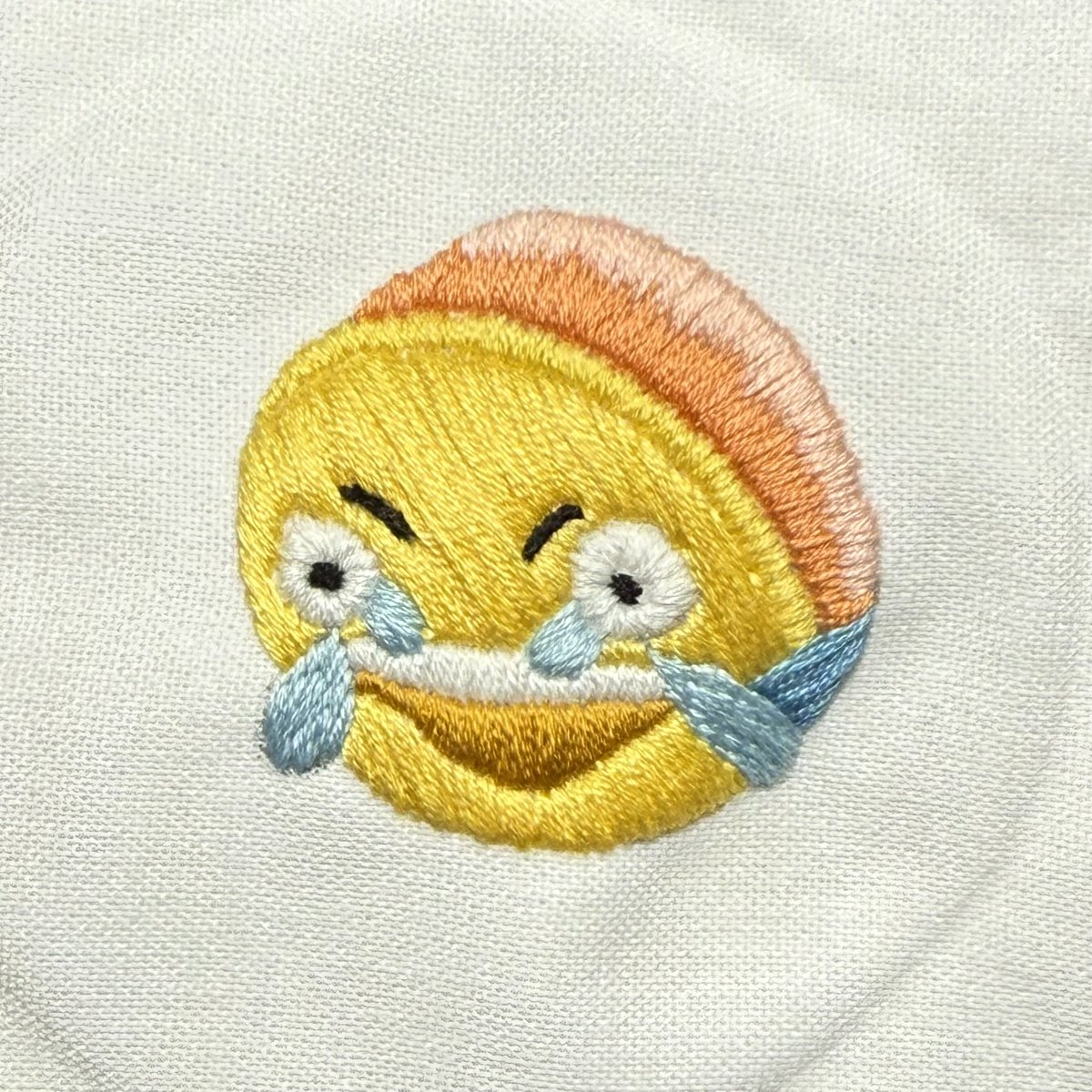 hueviews tweet media