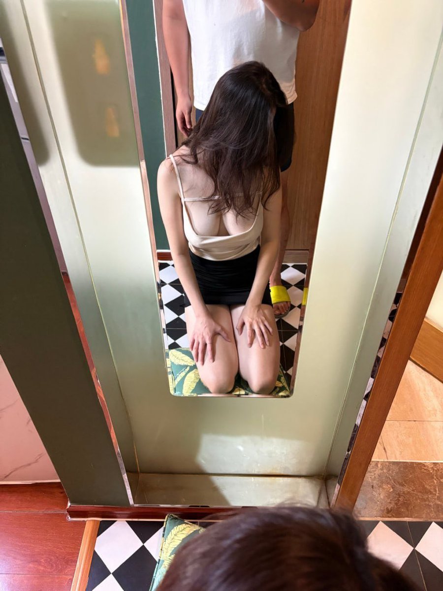 #上海
第一视觉！全程实录🤓#扫街
托朋友388捞来的站街妹子！很大🤪
赶紧看！刚刚结束战争斗！
想看的兄弟来私！极品中的 A8！随意操作！有料！温柔！乖巧！#站街女