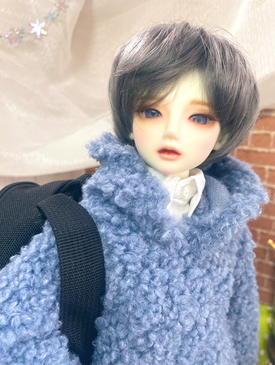 お久しぶりです😊
今日は最近の中でいちばん寒いですね💦

雪も降ってきましたので、うちの子たちお着替えしました✨
 #ドール
 #ドールオーナーさんと繋がりたい