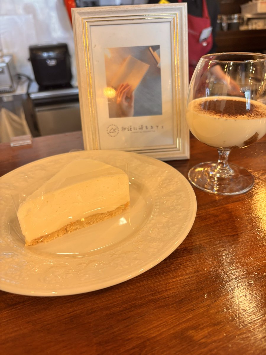 ものひた血糖値スパイク！
このホワイトチョコムースケーキ、miyuさんのスイーツ史上1番美味しいかもしれない🍫