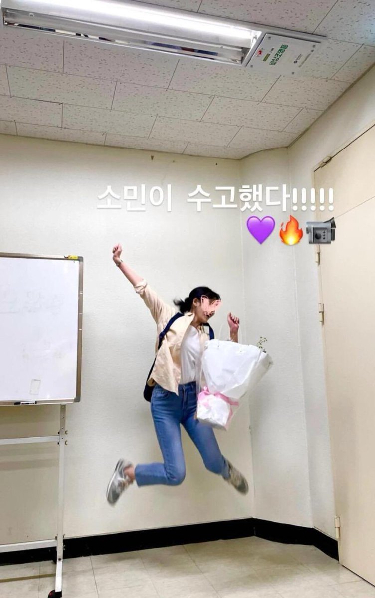 iuedelweiss's tweet image. IU jumping after wrapping up filming

Perfect Crown                                  WLGYT
Dream                                                 Broker