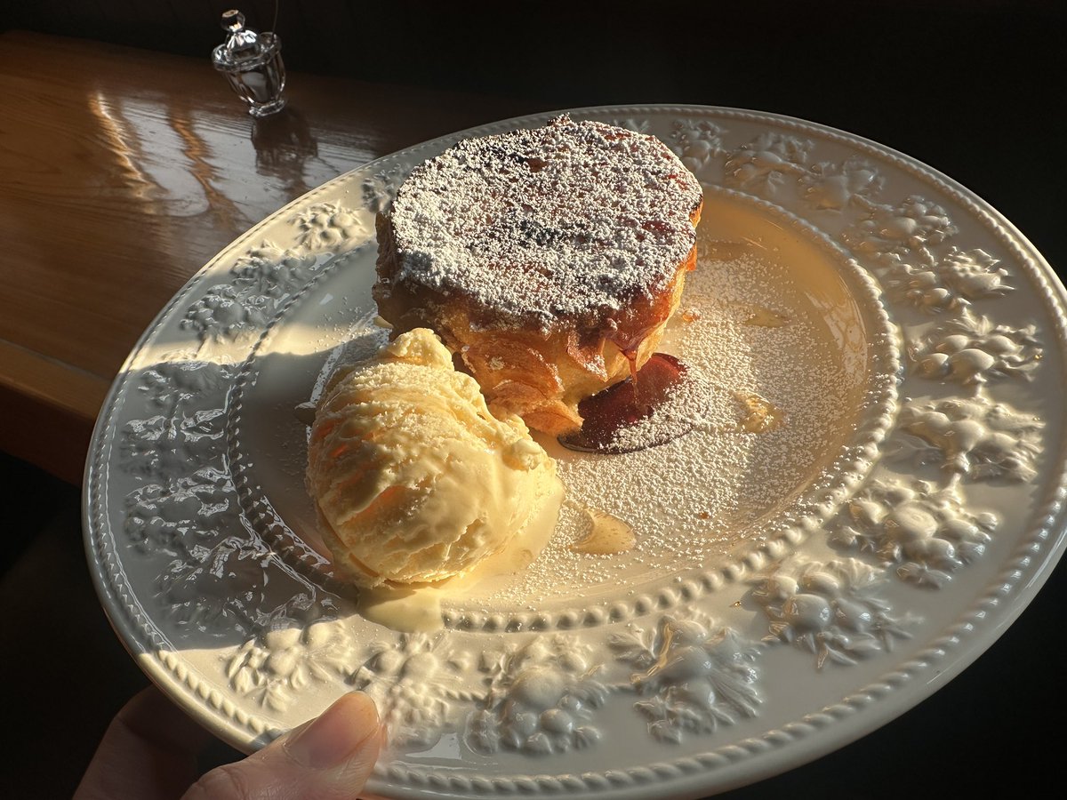 Tom's Open準備中…

今日はシフォンケーキの日!!
濃厚ショコラシフォン✨

数量限定です ·͜·

フレンチトーストもいかが？

お待ちしてますよー(･ω･)ﾉ