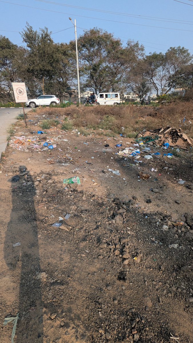 harshith5iv's tweet photo. @MC_Badangpet @GHMCOnline @CommissionrGHMC Rcid road , mallapur, balapur , hyd 500005 https://t.co/OD5WwU2vbv