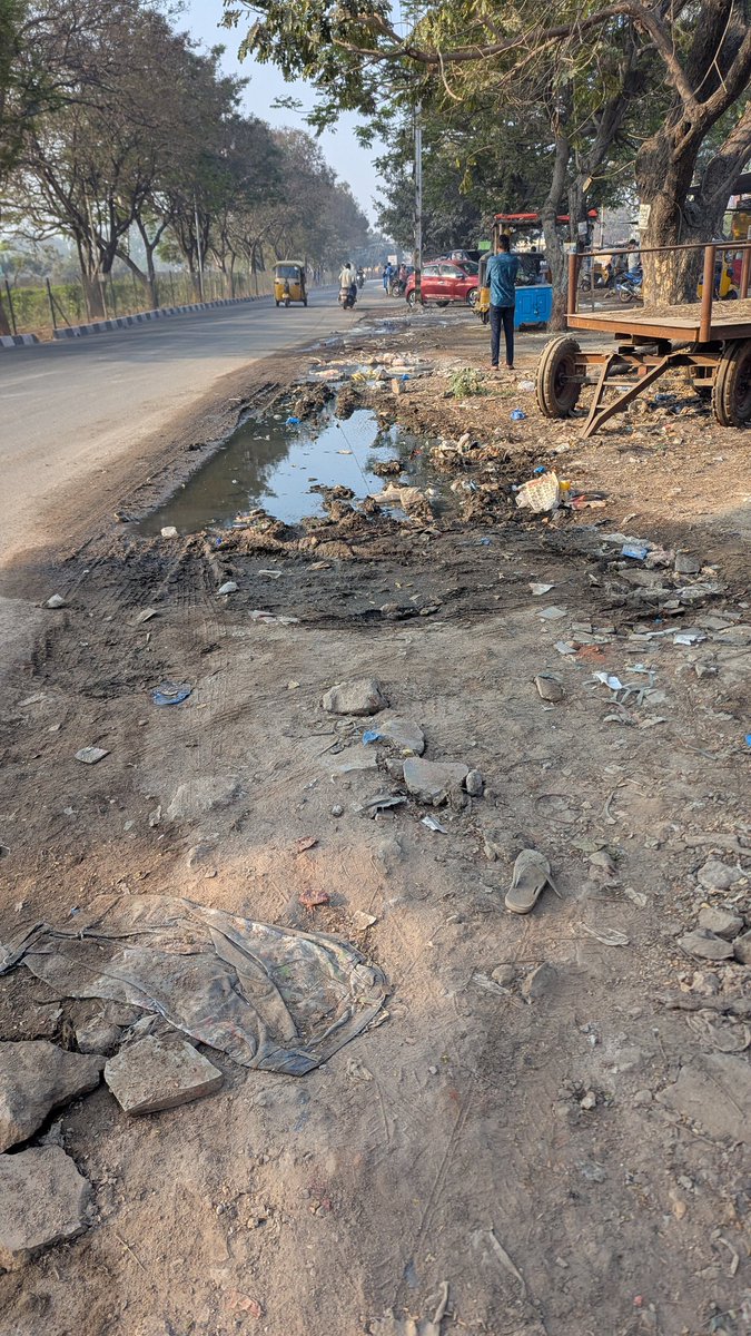 harshith5iv's tweet photo. @MC_Badangpet @GHMCOnline @CommissionrGHMC Rcid road , mallapur, balapur , hyd 500005 https://t.co/OD5WwU2vbv