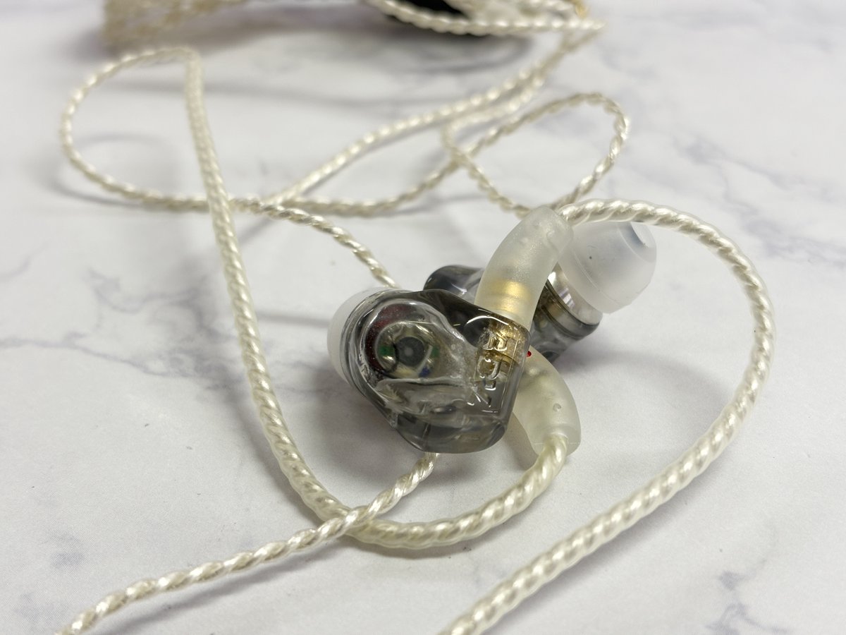 【試聴機展示開始情報📢】 
＼2月13日発売予定(ご予約受付中)／
#ADV.

豊かな高解像度サウンドを人間工学に基づいた筐体に凝縮した、ADV.のロングセラー
『MODEL 3 2ND GEN』
▶ハイレゾ高解像度サウンド