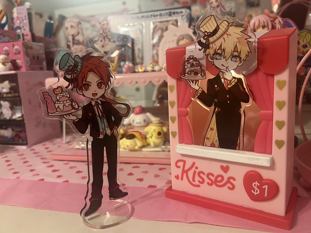 neneloveclub's tweet photo. looks like somebody pulled up to teru’s $1 kiss booth https://t.co/VjlW5LxNOH