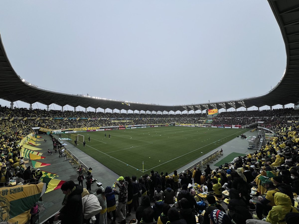 shintama_x's tweet photo. 来たぜ、フクアリ

初めてのフクアリ。
アウェイ席取れず、お忍び観戦。
めっちゃ雪、めっちゃ寒い😭

短期間シーズンのイレギュラーなレギュレーションですが、世界に繋がる大会には間違いないし、今年もしっかり応援します！！

We are Reds✨

ジェフユナイテッド千葉vs浦和レッズ https://t.co/G46VPswRP9