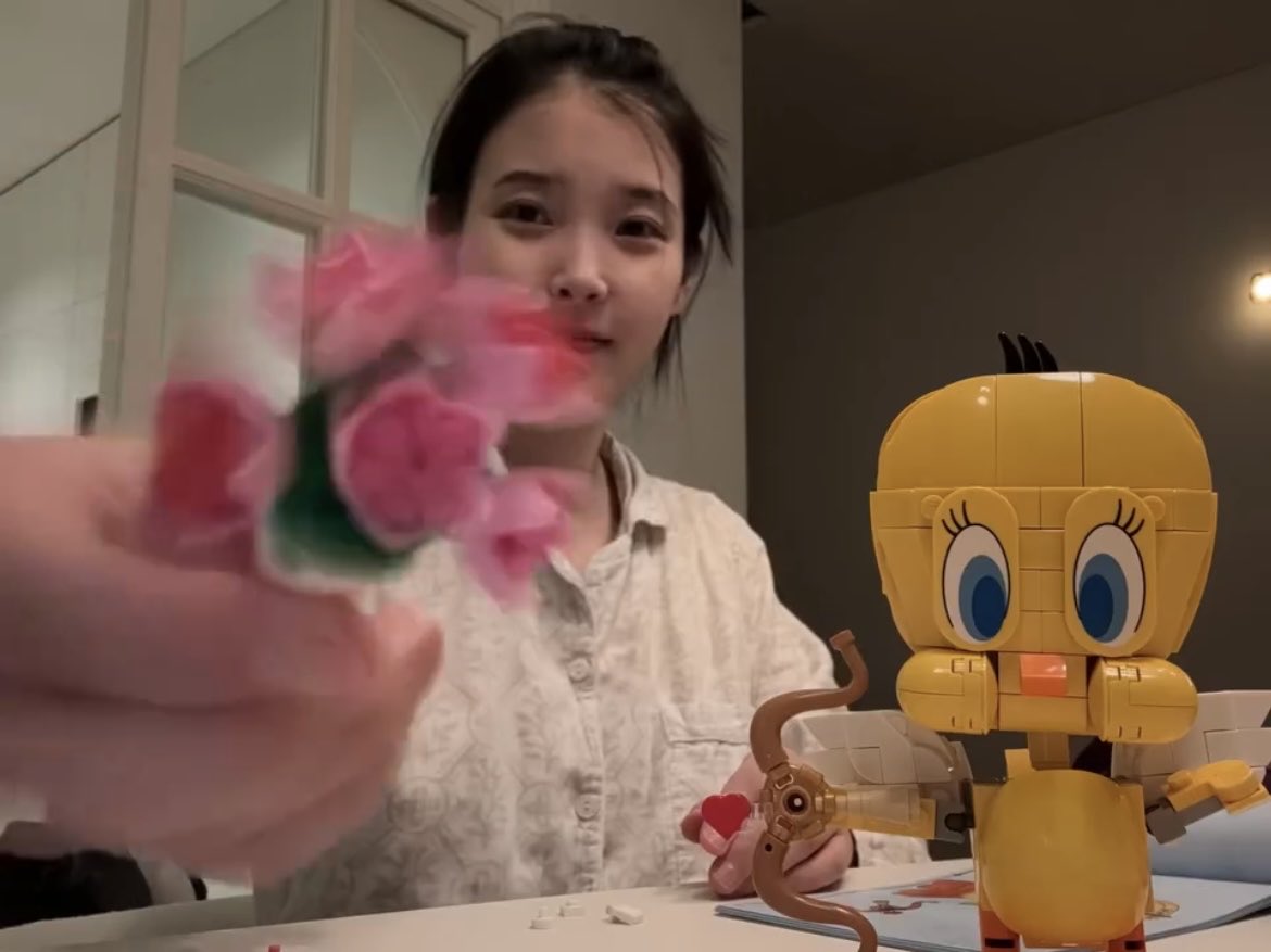 So proud of you bub aaaah finally building a lego on her own aaaaah i need a full vlog of this loll