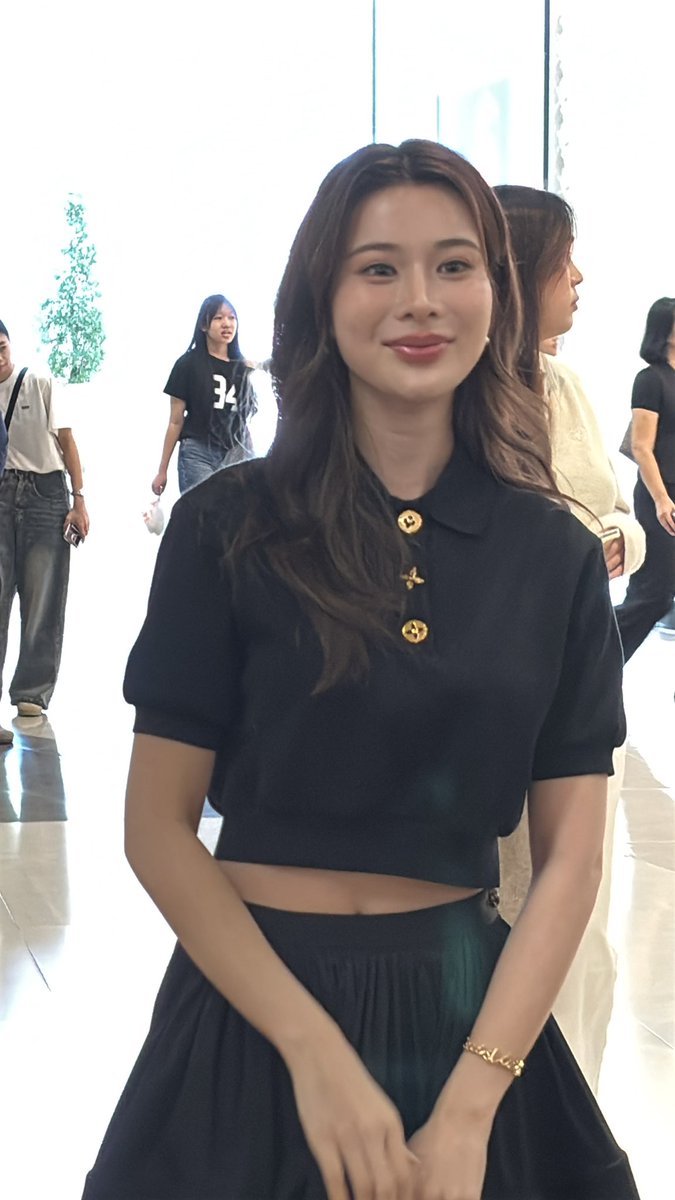 rainRKLove1's tweet photo. ���直覺得kao是個成熟自信的孩子
看到她跟凱東的互動真可愛🥰
就畫這了幅畫印出���框畫，
請好朋友去見面會的時候幫我送禮，
希望祝福能好好傳達到💛

@Kaosupassara9 #supassara_sp https://t.co/0MXLHmmwCJ