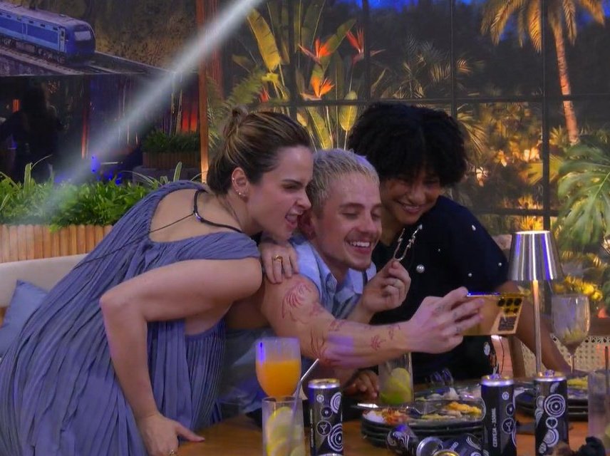 pqsimrenault's tweet photo. isso sim é uma trindade kkkk https://t.co/Ihv0xHMEsJ