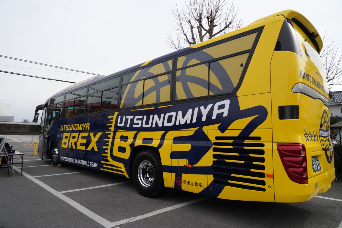 関東自動車　宇都宮BREXラッピングバス 完全受注生産販売品 場外にて、選手の移動で使用しているブレックスのチームバスを展示して