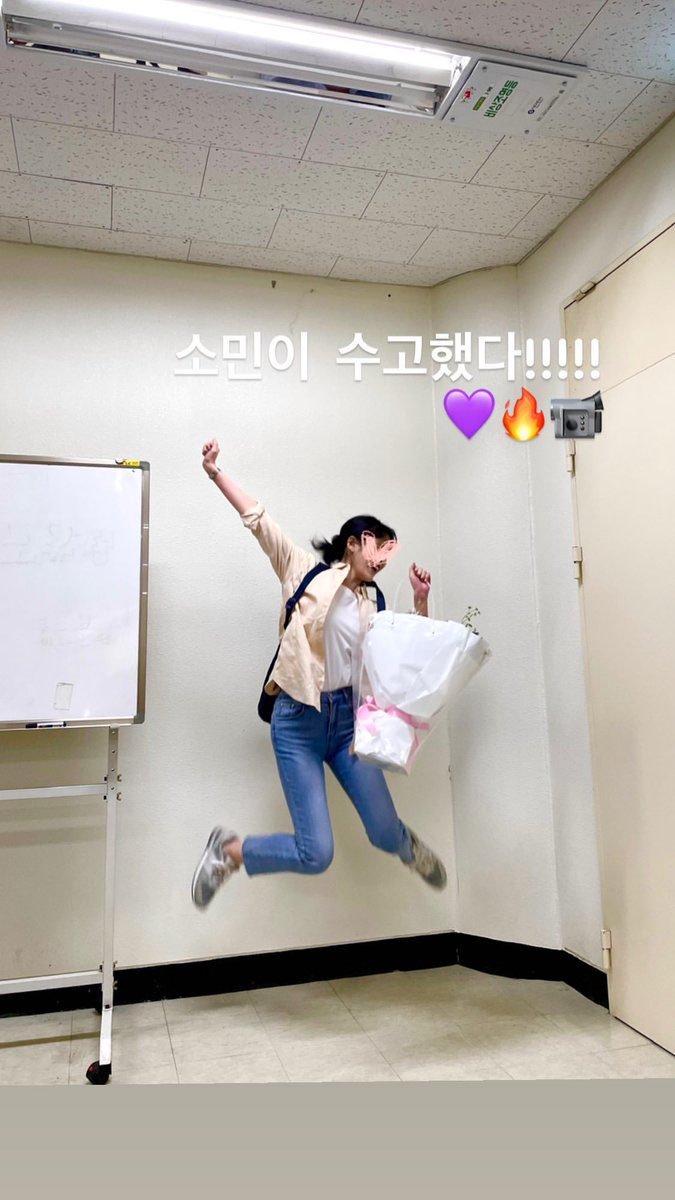 jjjeong918's tweet image. 2021.06.21. &amp;lt;브로커&amp;gt; 소영이
2022.04.13. &amp;lt;드림&amp;gt; 소민이
2023.12.23. &amp;lt;폭싹&amp;gt; 애순금명이
2026.01.31. &amp;lt;대군부인&amp;gt; 희주 (new!)

작품 끝낼 때마다 점프샷 남기고 팬들이랑 공유하는 아이유가 너무 커여워...🐥