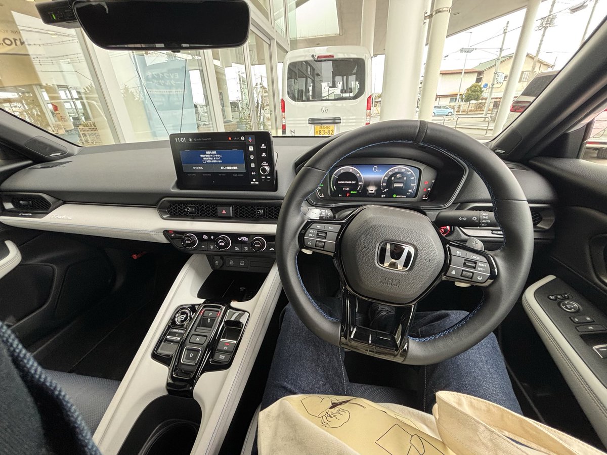 特別演奏会に協賛いただいたHonda Cars上毛伊勢崎太田町店に伺い、ポスター、フライヤー、そして招待チケットをお持ちしました♪

美しい店舗に私たちの演奏会のポスターを貼っていただくことになりました😆

帰りに今評判の新型プレリュードを見せてもらいました。すごくカッコいいです😍
