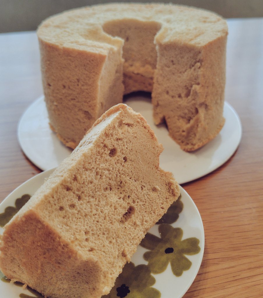 80yy90yy's tweet photo. コーヒーシフォンケーキ😺ほんのりしかコーヒーを感じないので要改良。 https://t.co/n9z4FIESHz