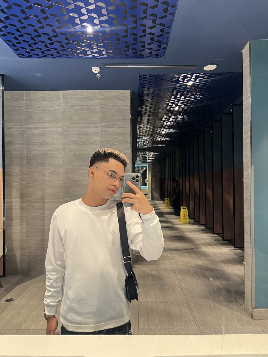 MarkieyXZ's tweet photo. sup https://t.co/jr36TYIo1a