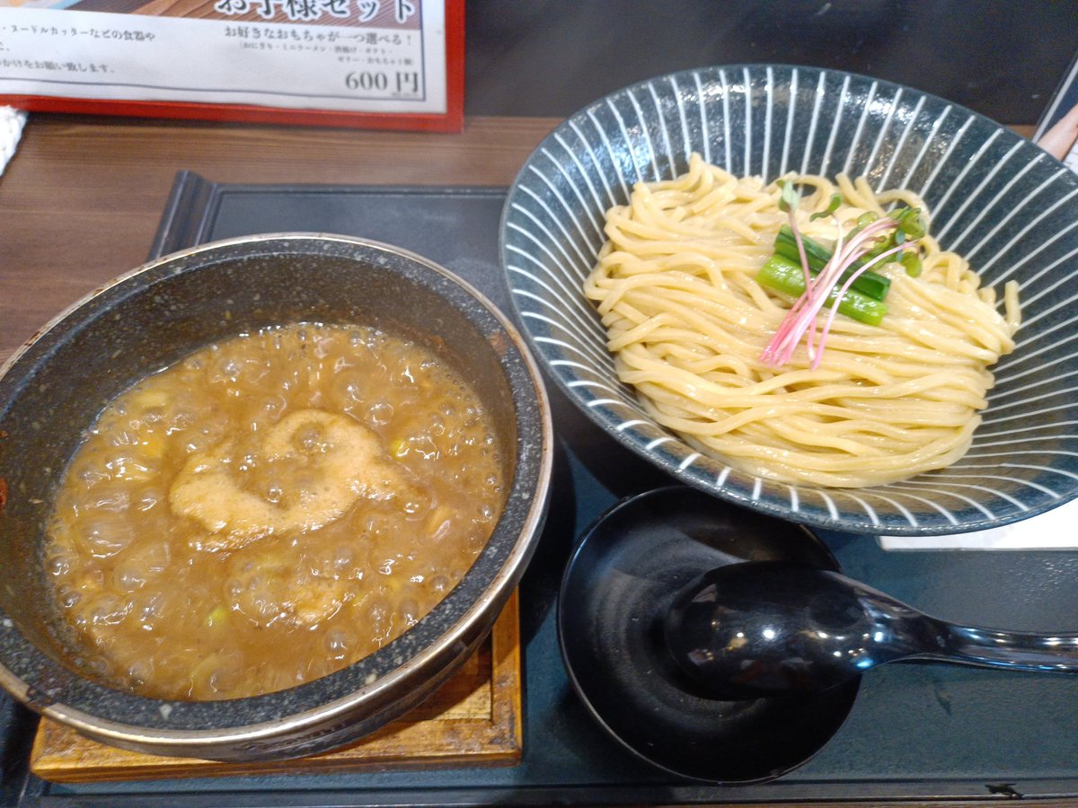 ドラチョコ tweet media