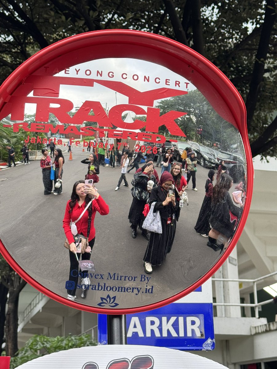 onlywithTY's tweet image. Let's gooo ! 🥺 finally after 12 years being a fan of Taeyong  😭#TY_TRACK_REMASTEREDinJakarta