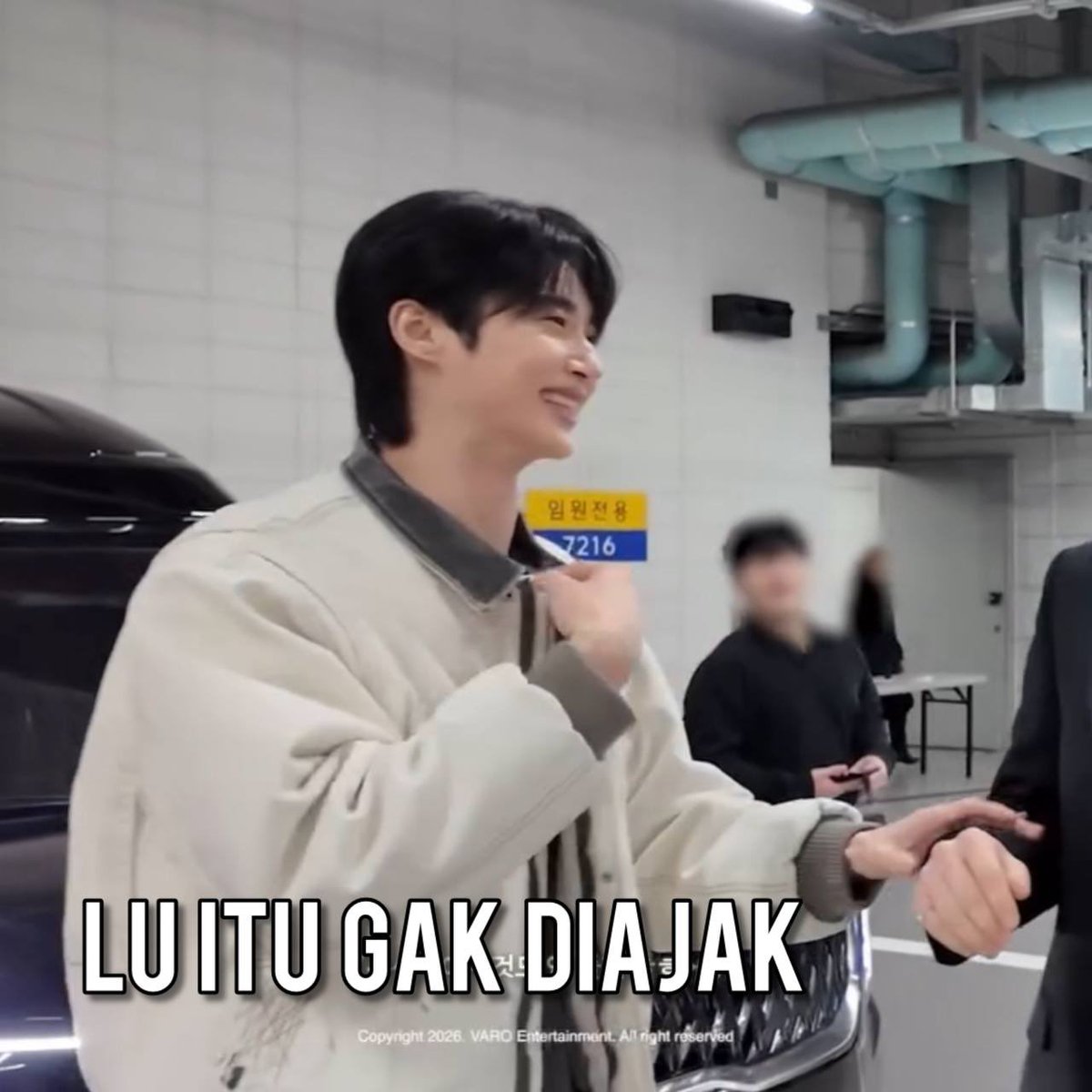 hayuriiiin's tweet image. iu to wooseok be lyke: "lu itu gak diajak"
#변우석 #byeonwooseok