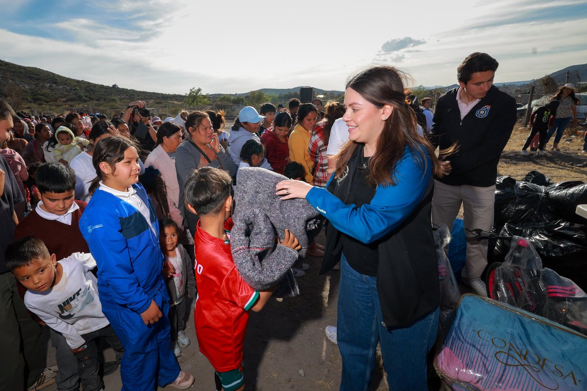 ¡Una tarde de entrega de cobijas y apoyo! 💙🫂

#ResetAzulyNegro