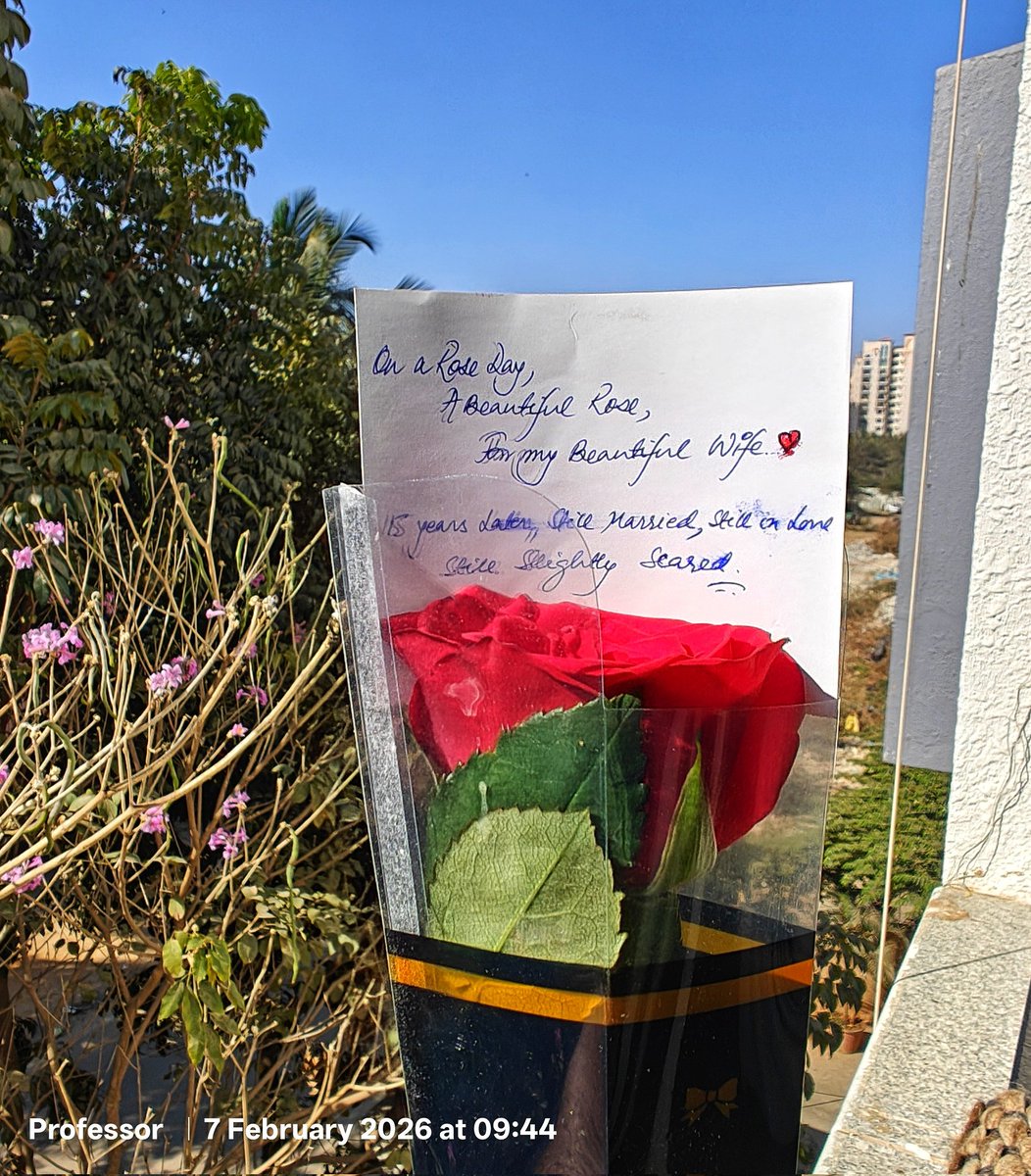 Masterji_UPWale's tweet photo. Life Hack for boring Husbands..
Don’t overthink Romance.
Order a #rose from #Blinkit  + write a  personal note = Magic ✨ 
Happy Wife, Happy Weekend 🤓
#RoseDay2026 #ValentineWeek https://t.co/bYtsF5yX1G