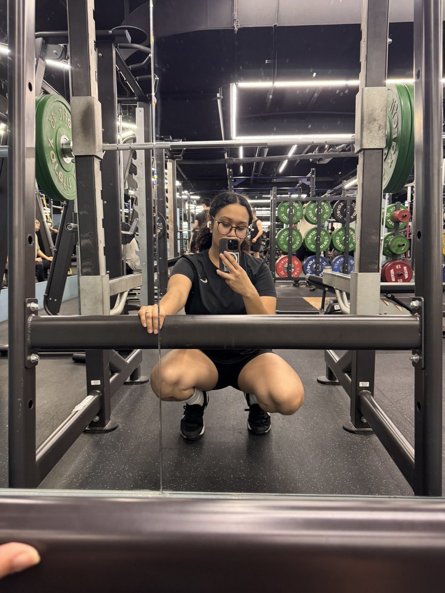 很累～ tweet media