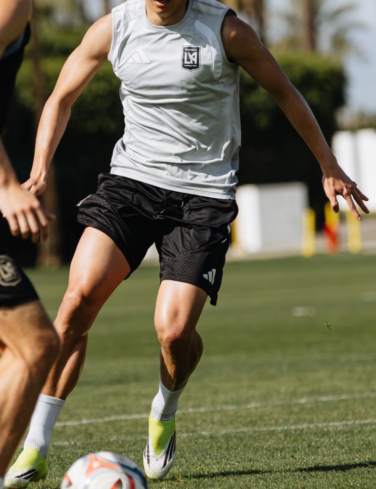 체지방 다 커트하고 근육으로만 빵빵하게 채운 느낌  ･ᴗ･̥̥̥ 오빵이 (우리한테)안보이는동안 운동만 하션나바....