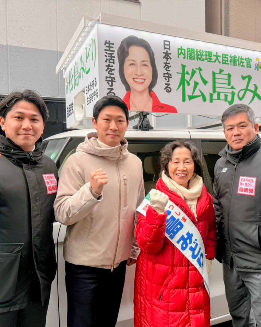 matusimamidori's tweet photo. 午前中は、大門しろう区議 @DaimonShiro   、稲葉かずひろ区議 @178kazuhiro 、小林しょう区議 @5884sumida  の3名の墨田区議会議員が同乗してくれました。
ありがとうございます！
東京14区( 墨田区 江戸川区 )、松島みどり は実現させます。
#東京14区 #墨田区 #江戸川区 https://t.co/N50N999GQW