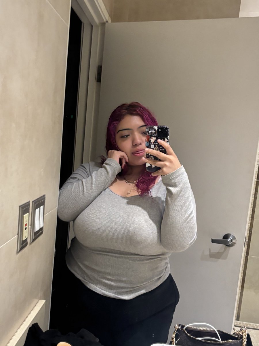 user6699923's tweet photo. hi hi #latina #losangeles https://t.co/dySHSpSUnP