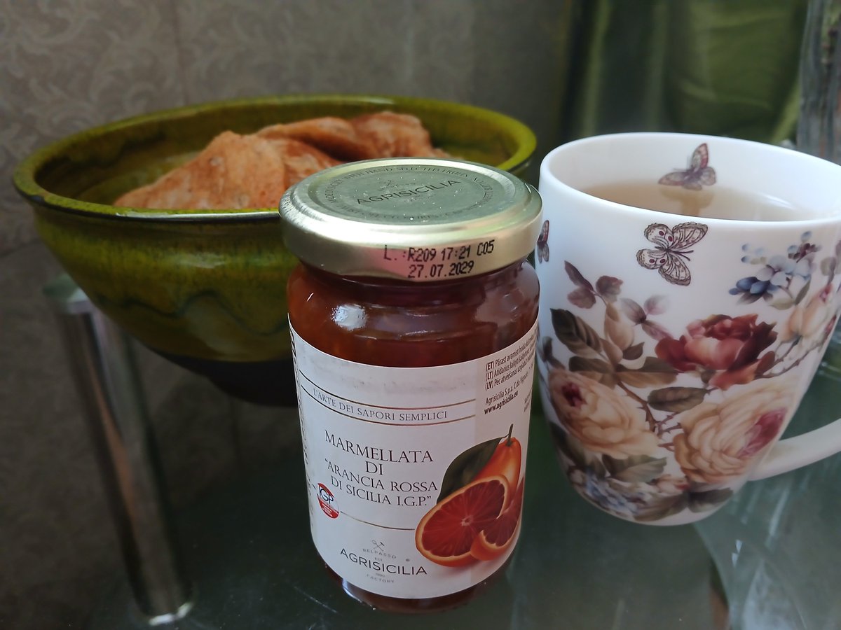 Dānijas zilā siera pankūkas ar sarkanā apelsīna marmelādi un cidoniju, opuncijas tēju. Brīvdienas ir laiks izvirtībām.🧀🥞🍊🫖🍵 https://t.co/G7oMDSZgup